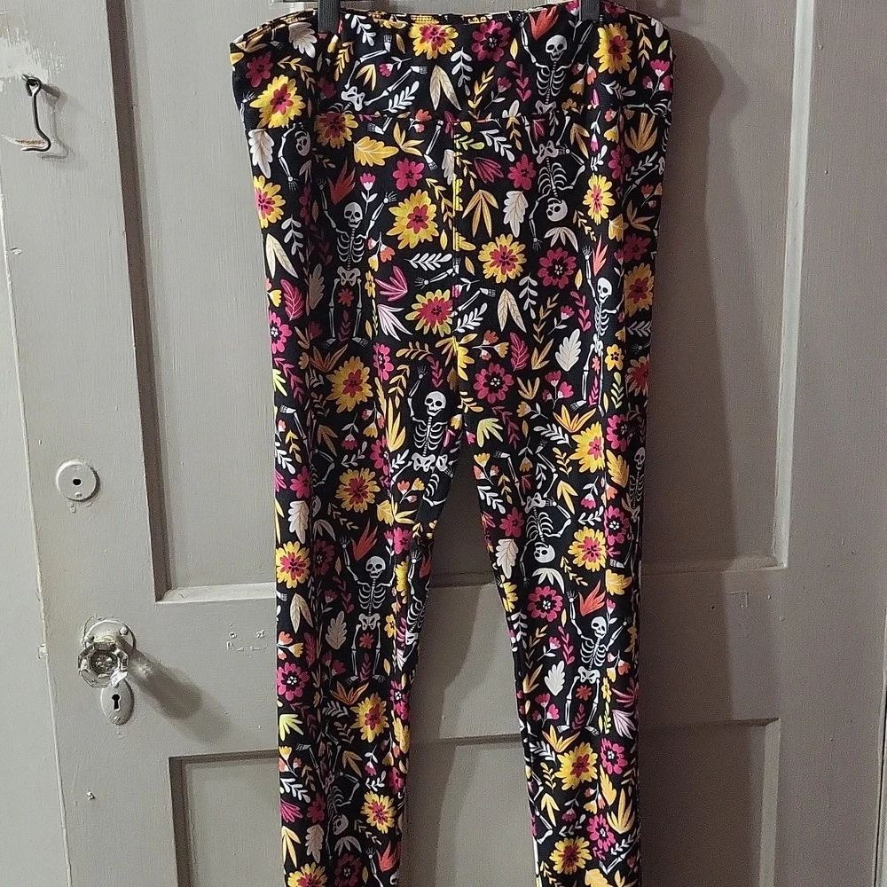 Halloween Lularoe leggings. Size TC. Never worm ๐ ๐ - Picture 1 of 3